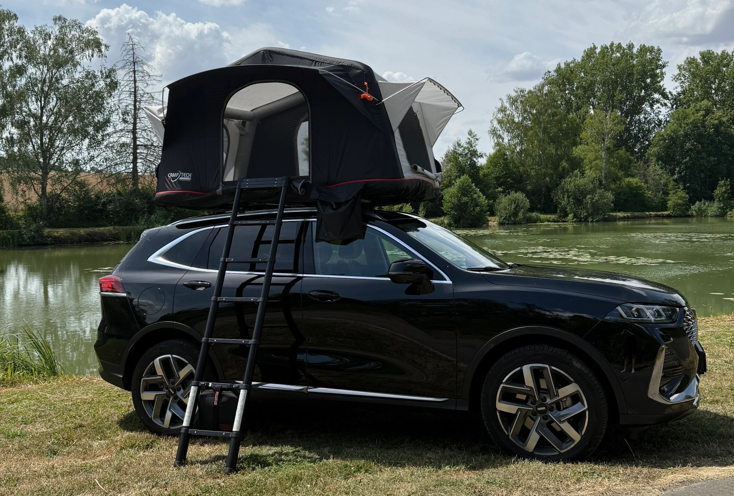 CAMPTECH Türkis Air on a car roof