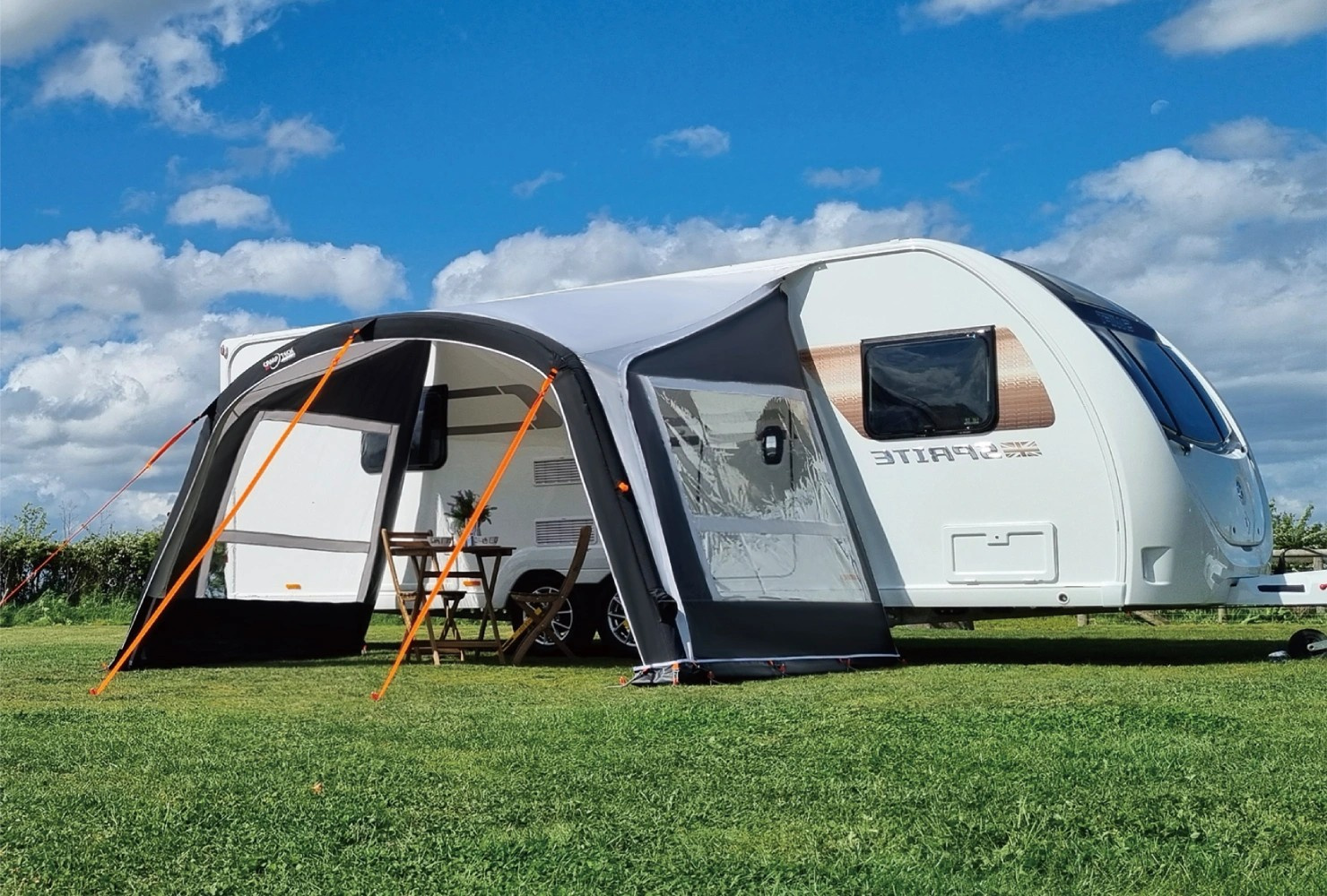 CAMPTECH Calcit Air with optional front wall