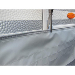 Zestaw mocowań listwy podłogowej do przyczep kempingowych z obniżonym wejściem drzwiowym