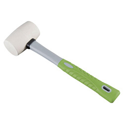 Uderzenie młotkiem w namiot