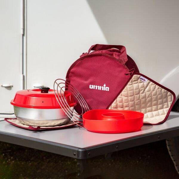 Omnia Kit 1 next to a caravan