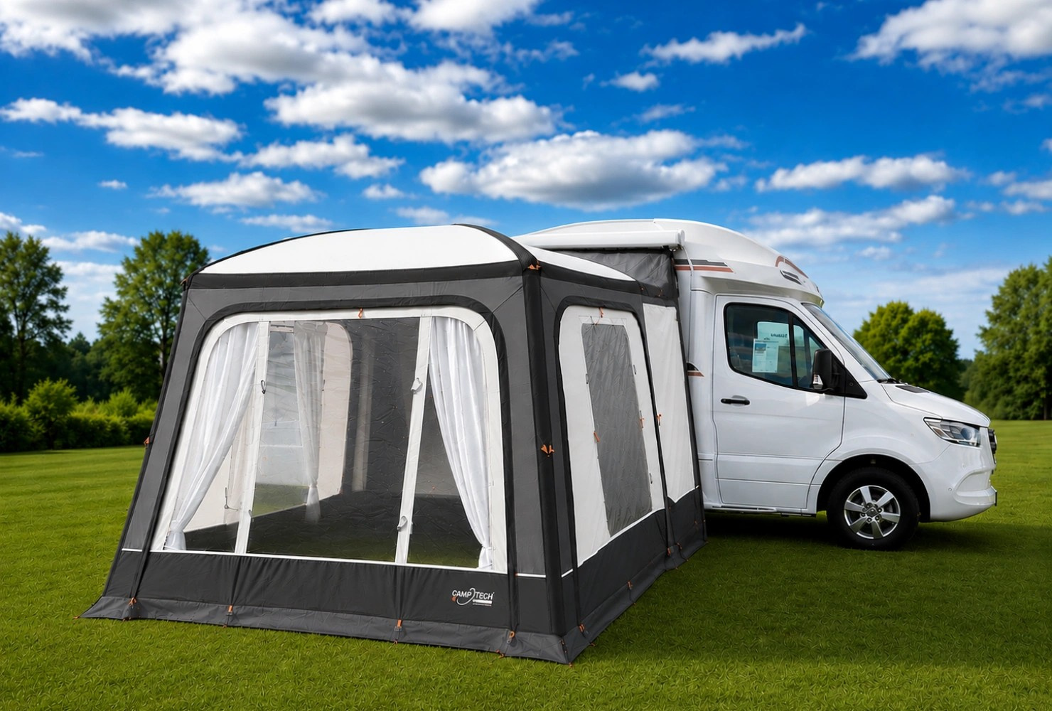CAMPTECH Rubin Air at a motorhome